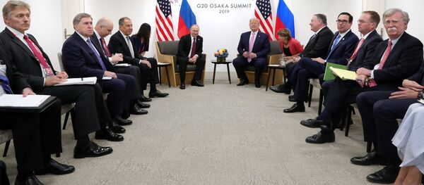 Президент РФ Владимир Путин и президент США Дональд Трамп во время встречи на полях саммита Группы двадцати в Осаке - 俄罗斯卫星通讯社