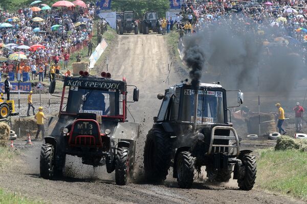 罗斯托夫州拖拉机比赛上的竞争对手 - 俄罗斯卫星通讯社