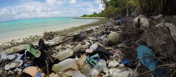Мусор, выброшенный Индийским океаном на берега Кокосовых островов - 俄罗斯卫星通讯社