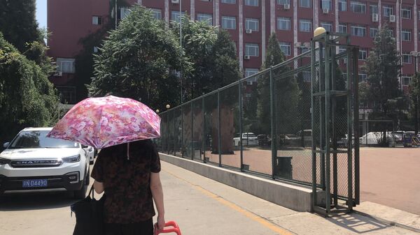 北京高温黄色预警持续  看北京年轻人如何“佛系”避暑 - 俄罗斯卫星通讯社