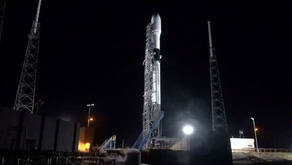 Ракета-носитель Falcon-9 компании SpaceX  cо 60 спутниками  - 俄羅斯衛星通訊社