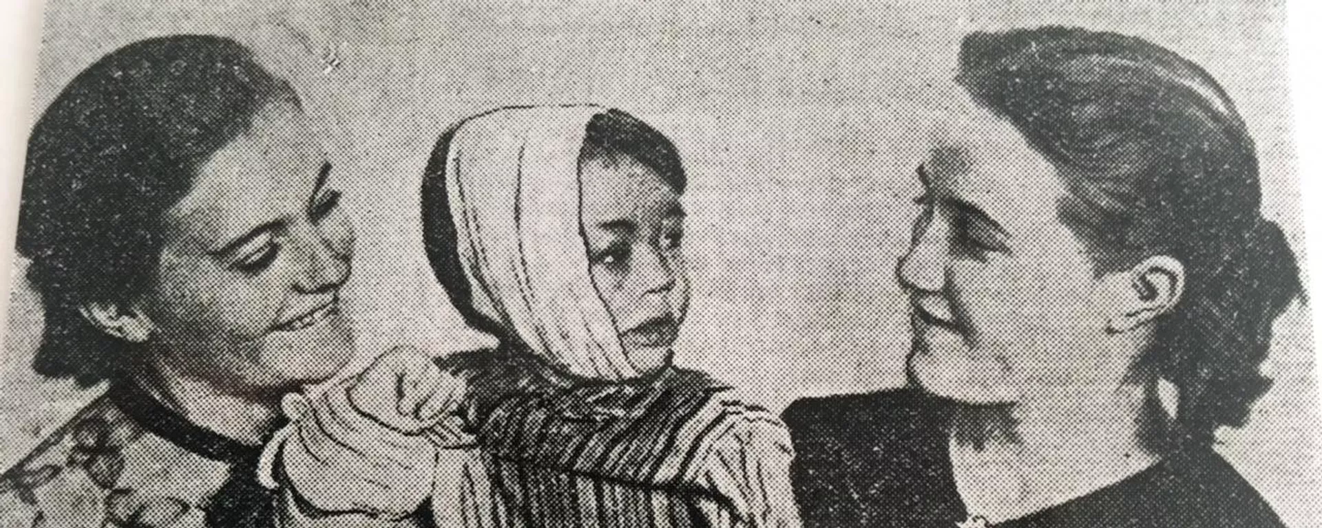 1958年，三歲的孟憲國和提供皮膚的瓦里婭·多羅什金娜（左）、瓦里婭·費拉托娃 - 俄羅斯衛星通訊社, 1920, 06.07.2019