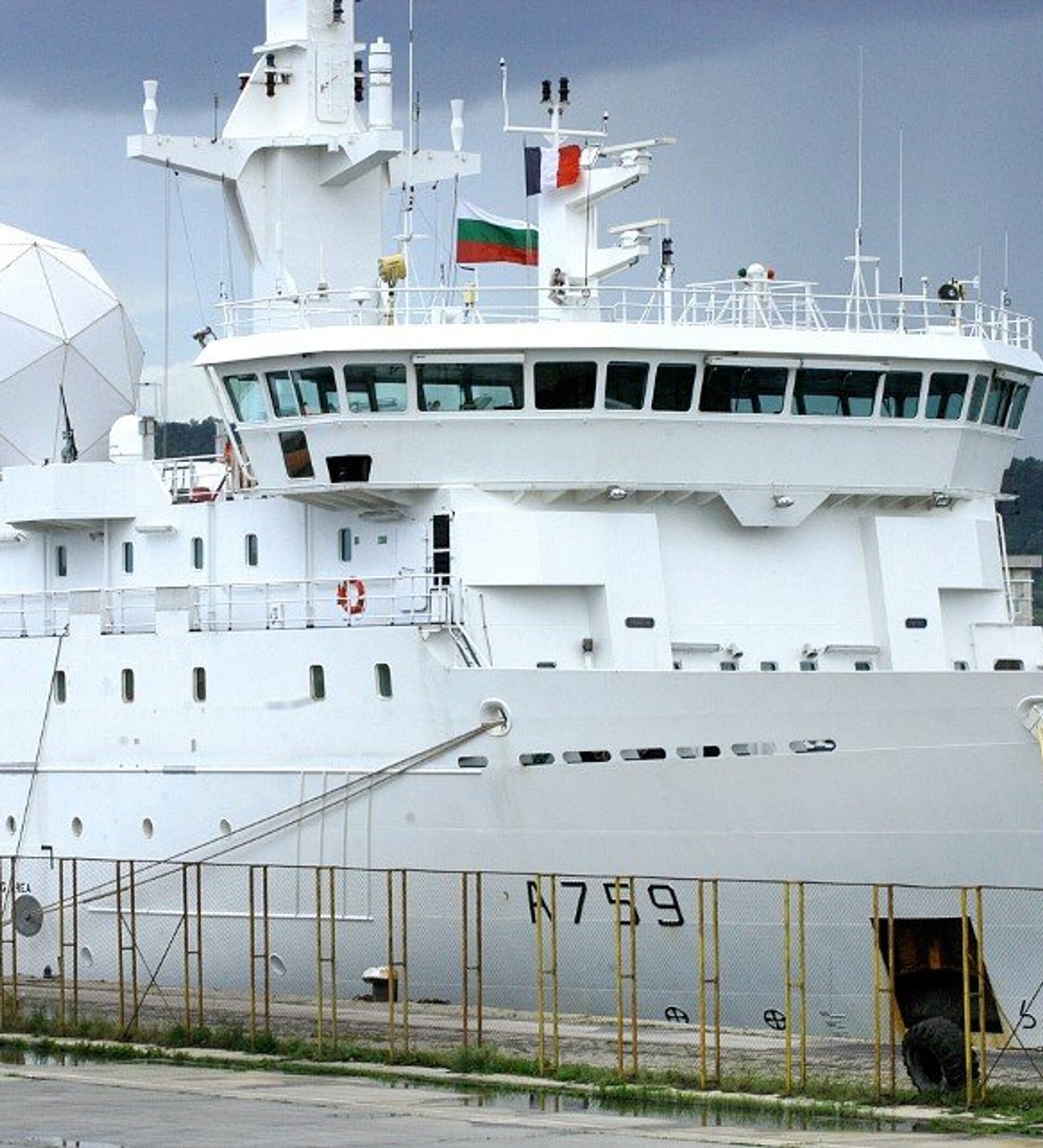 中国海军815型电子侦察船正在绕日本航行|电子侦察船|中国海军|航行_新浪新闻