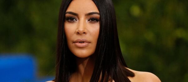 卡戴珊再着半透视装出街 - 俄罗斯卫星通讯社