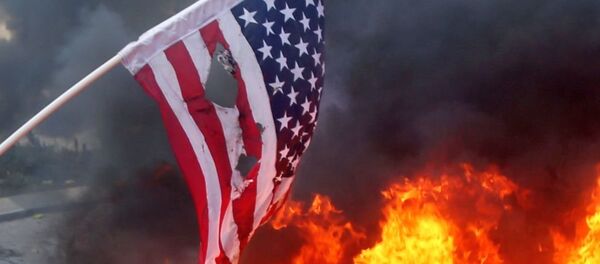 美國旗焚燒 - 俄羅斯衛星通訊社