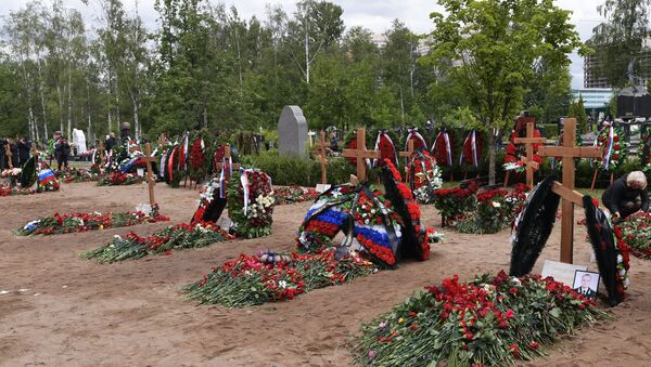 俄深水潜航器事故中遇难的海军人员的闭门葬礼在圣彼得堡举行 - 俄罗斯卫星通讯社