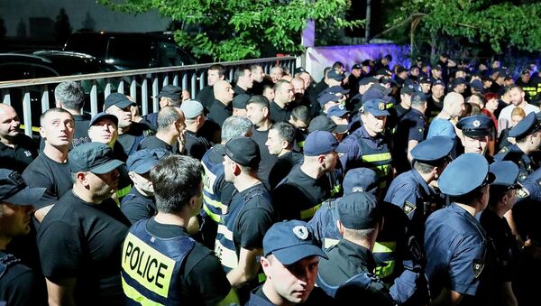 格魯吉亞公民自發在電視台大樓前舉行抗議活動 - 俄羅斯衛星通訊社