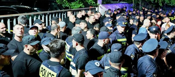 格鲁吉亚公民自发在电视台大楼前举行抗议活动 - 俄罗斯卫星通讯社