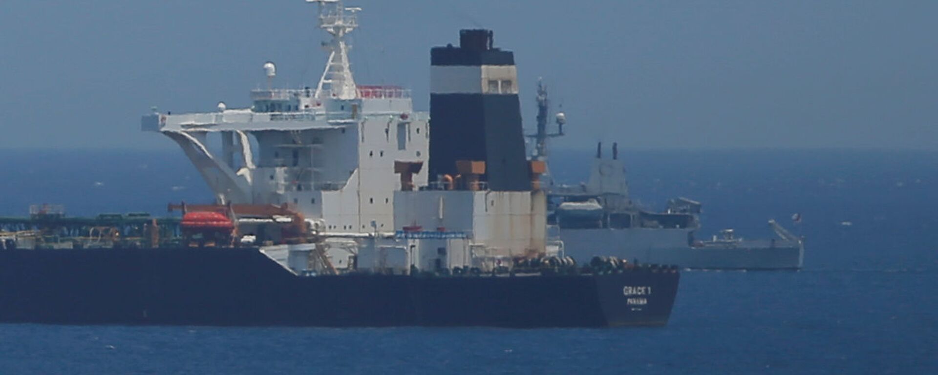 媒体：一艘美国油轮在阿联酋沙迦附近被击中起火 - 俄罗斯卫星通讯社, 1920, 14.03.2026