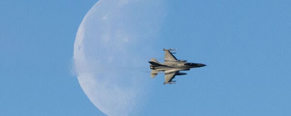 比利時一架F-16戰鬥機在法國墜毀 飛行員彈射逃生 - 俄羅斯衛星通訊社