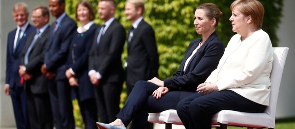 默克尔在欢迎到访的丹麦首相时违反外交礼节 - 俄罗斯卫星通讯社