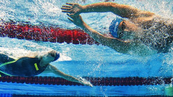 俄羅斯游泳運動員在第9屆重慶俄中青年夏季運動會首日就斬獲六金四銀六銅 - 俄羅斯衛星通訊社