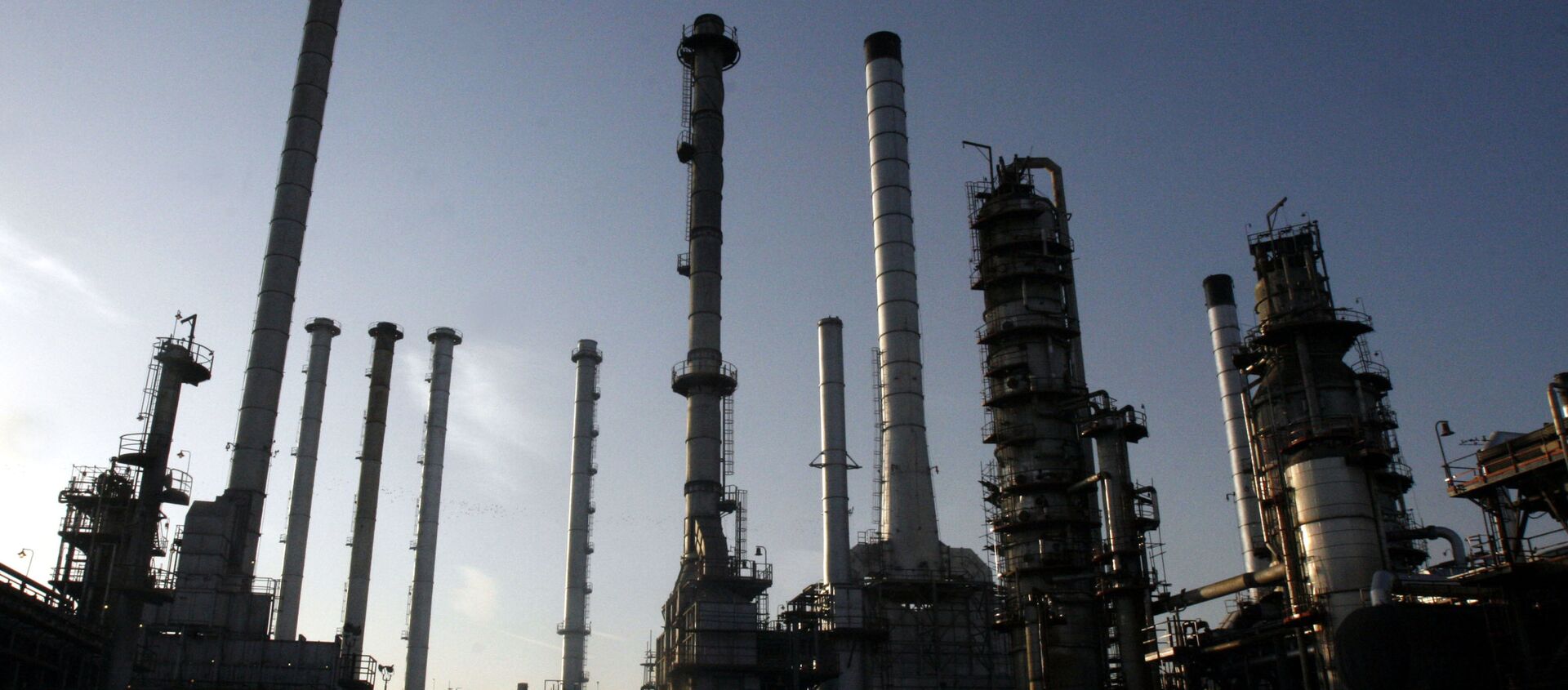 Нефтеперерабатывающий завод в Тегеране,  Иран - 俄羅斯衛星通訊社, 1920, 29.11.2021