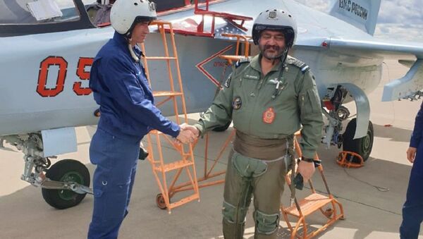 印度空軍參謀長在俄試駕雅克-130教練機 - 俄羅斯衛星通訊社