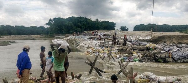 媒体：印度东北部洪水区灾民超过80万 6人遇难 - 俄罗斯卫星通讯社