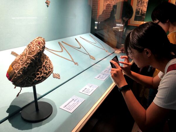 俄罗斯多民族金银珠宝缤纷亮相天津博物馆 - 俄罗斯卫星通讯社