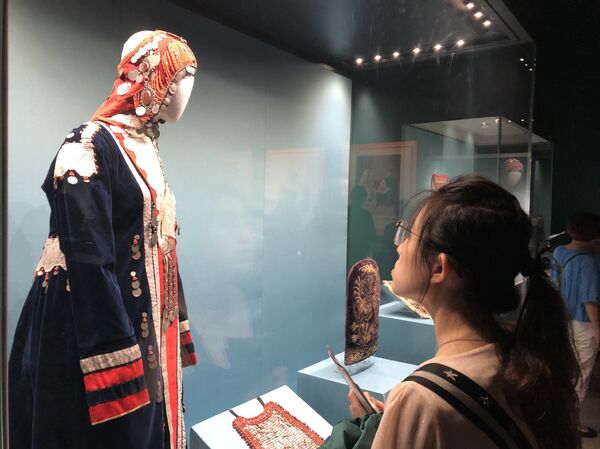 俄罗斯多民族金银珠宝缤纷亮相天津博物馆 - 俄罗斯卫星通讯社