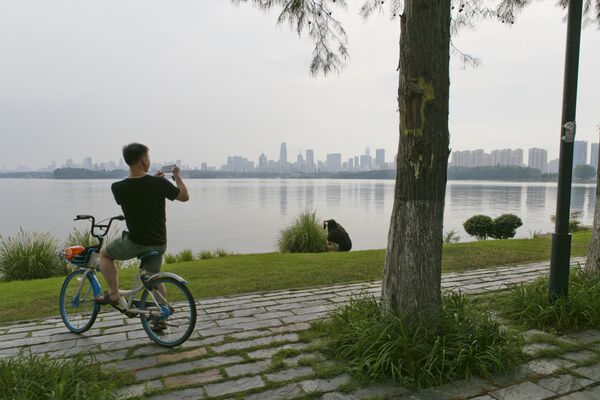 武漢東湖，自行車、馬拉松比賽、露天上運動和帆船比賽場 - 俄羅斯衛星通訊社
