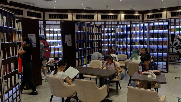 愛上讀書的暑假：北京年輕人為何在書店中消暑過夏 - 俄羅斯衛星通訊社