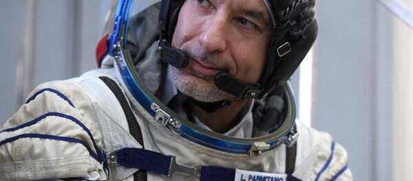 意宇航员谈光头在太空上的好处 意宇航员谈光头在太空上的好处 - 俄罗斯卫星通讯社