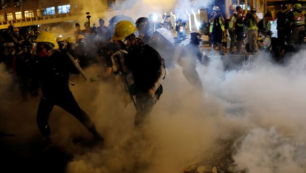 香港警方使用催淚彈驅趕示威者 - 俄羅斯衛星通訊社