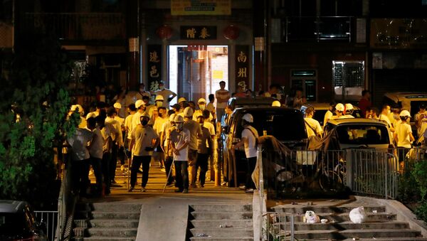 香港警方使用催泪瓦斯驱散抗议者 - 俄罗斯卫星通讯社