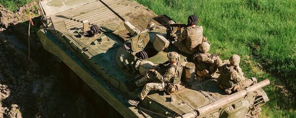 北约教官眼巴巴地看着乌克兰士兵淹死 北约教官眼巴巴地看着乌克兰士兵淹死 - 俄罗斯卫星通讯社