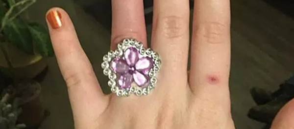 男子为婚戒卖房被网友批 - 俄罗斯卫星通讯社