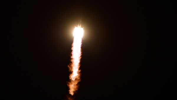 Запуск ракеты-носителя Союз-ФГ с пилотируемым кораблем Союз МС-13 - 俄罗斯卫星通讯社
