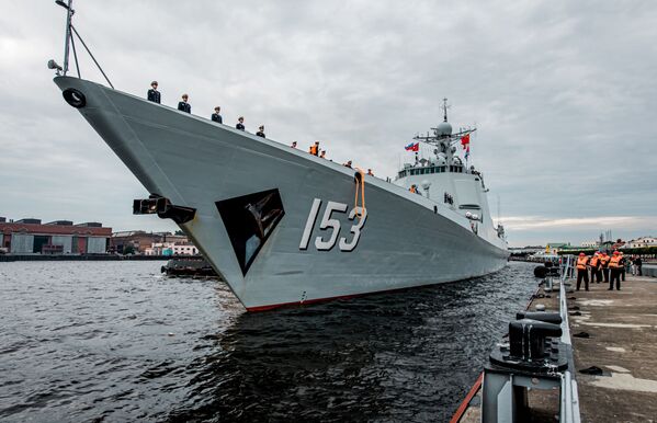中國海軍導彈驅逐艦西安艦在聖彼得堡施密特中尉河岸 - 俄羅斯衛星通訊社
