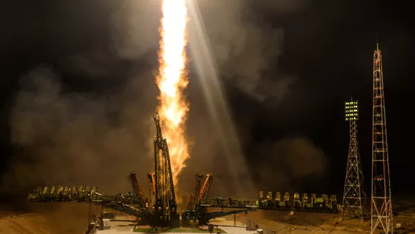 Запуск ракеты-носителя Союз-ФГ с пилотируемым кораблем Союз МС-13 со стартовой площадки космодрома Байконур - 俄羅斯衛星通訊社