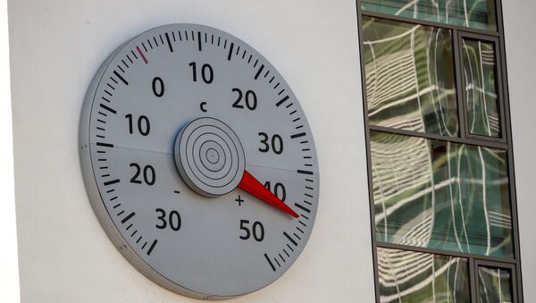 Термометр на стене штаб-квартиры Рамочной конвенции ООН об изменении климата в Берлине показывает 42 градуса жары - 俄罗斯卫星通讯社