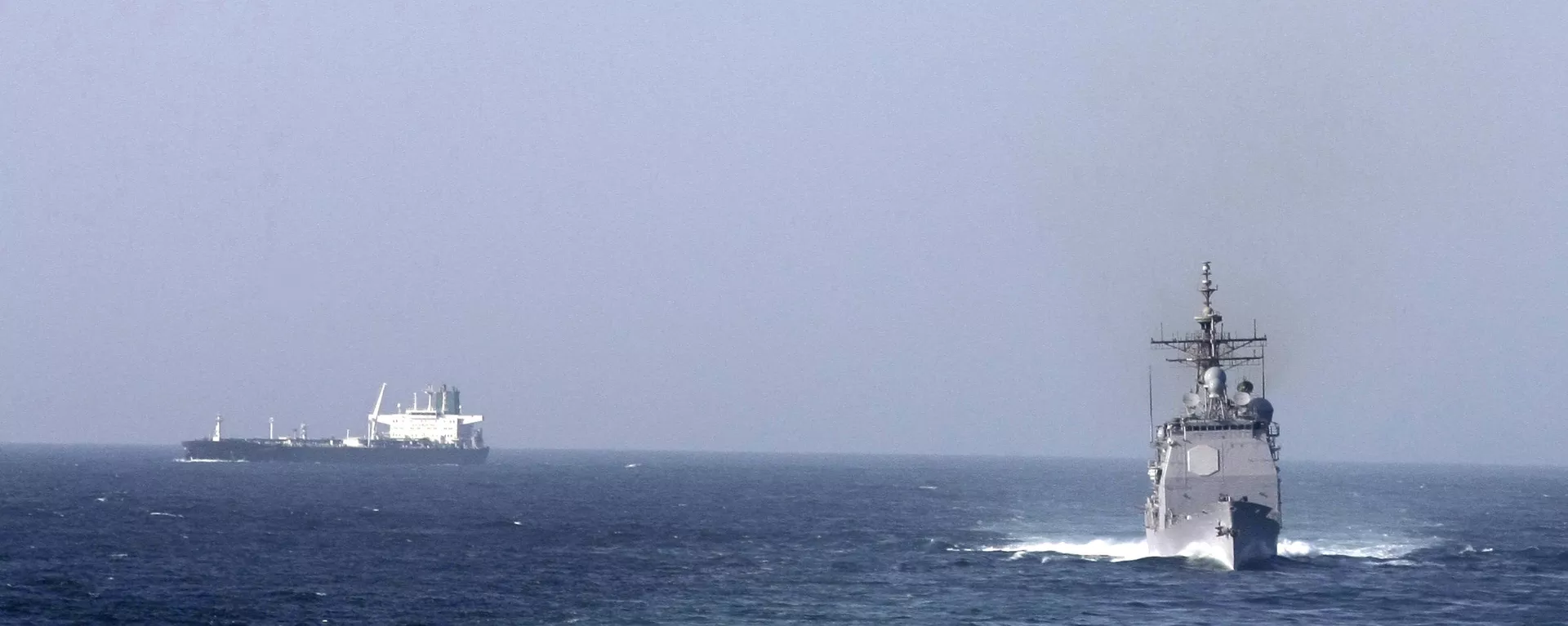 美媒：美海军在霍尔木兹海峡封锁期间不为船只护航 - 俄罗斯卫星通讯社, 1920, 15.04.2026