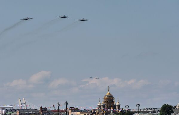参阅军备还有参加过胜利日阅兵的飞机和直升机. - 俄罗斯卫星通讯社