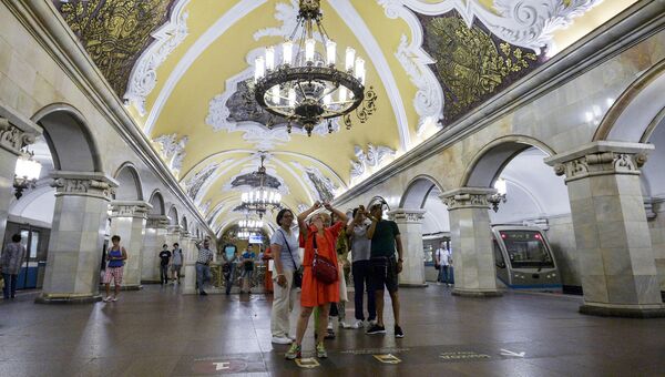 莫斯科环线地铁站中的“共青团”（Komsomolskaya）站 - 俄罗斯卫星通讯社