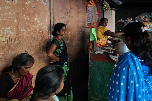 安德烈斯捷宁摄影大赛关注硬新闻、突发性新闻照片和关注专题类、长期项目的照片比例可能在3:7，也就是说更关注于后者。其实对于摄影者、参赛者来说，后者更考验功力。 - 俄罗斯卫星通讯社