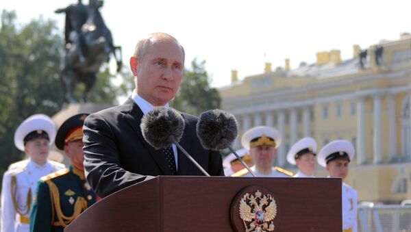 Президент РФ В. Путин посетил Главный военно-морской парад. Архивное фото - 俄羅斯衛星通訊社