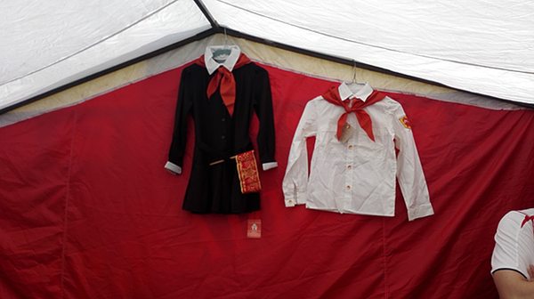 蘇聯少先隊員服裝在跳蚤市場上銷路不錯 蘇聯少先隊員服裝在跳蚤市場上銷路不錯 - 俄羅斯衛星通訊社