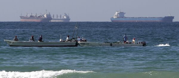 Лодки на фоне танкеров в Ормузском проливе. Архивное фото - 俄羅斯衛星通訊社