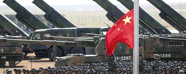 Военнослужащий и военная техника НОАК. - 俄罗斯卫星通讯社