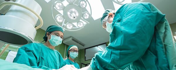 印度一名女子產下長有四條腿和三隻手臂的女嬰 - 俄羅斯衛星通訊社