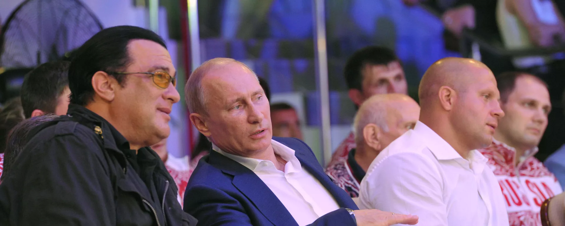 Актер Стивен Сигал и президент США Владимир Путин на первом чемпионате РФ по смешанным боевым искусствам - 俄羅斯衛星通訊社, 1920, 27.10.2021