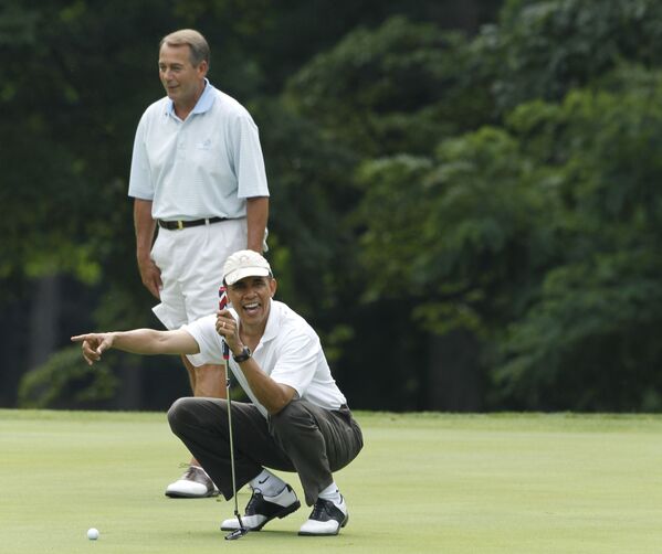 美国总统贝拉克·奥巴马和众议院议长约翰·博恩在安德鲁斯空军基地打高尔夫。 - 俄罗斯卫星通讯社