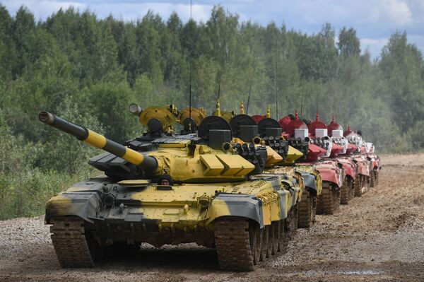“坦克兩項-2019”國際比賽籌備期間的T-72B3坦克縱隊 - 俄羅斯衛星通訊社