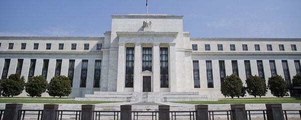 美聯儲十年來首次下調基準利率25個基點至2-2.25% - 俄羅斯衛星通訊社