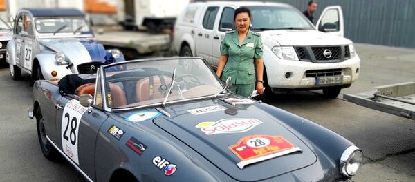 国际汽车拉力赛“巴黎-北京”选手穿越俄蒙边境 国际汽车拉力赛“巴黎-北京”选手穿越俄蒙边境 - 俄罗斯卫星通讯社