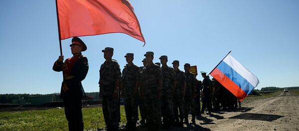 Участники российской и китайской команд на церемонии закрытия международного конкурса Отличники войсковой разведки - 俄罗斯卫星通讯社