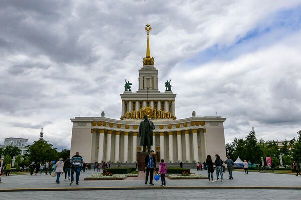 修复后的全俄国民经济成就展览馆中央展馆。这是1954年建成后中央展馆的样子 - 俄罗斯卫星通讯社