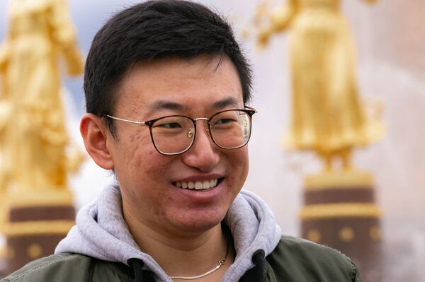 吴桁溪对在全俄国民经济成就展览馆见到的一切惊喜不已 - 俄罗斯卫星通讯社