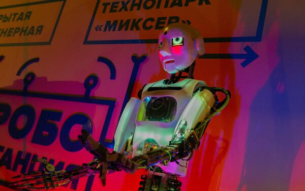 机器人鲍里斯喜欢和孩子们交流 - 俄罗斯卫星通讯社